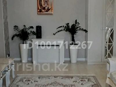 3-комнатная квартира · 70 м² · 8/10 этаж, мкр 5 — Возле Анвар по Есет-Батыра за 24 млн ₸ в Актобе