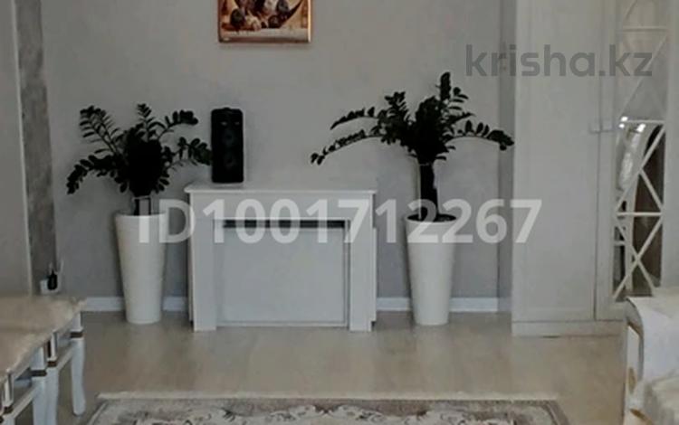 3-бөлмелі пәтер · 70 м² · 8/10 қабат, мкр 5 — Возле Анвар по Есет-Батыра, бағасы: 24 млн ₸ в Актобе — фото 2