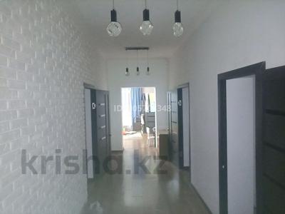 Отдельный дом · 6 комнат · 200 м² · 8 сот., Сман Азии 17 — улица Дулати за 54 млн ₸ в Шымкенте, Аль-Фарабийский р-н