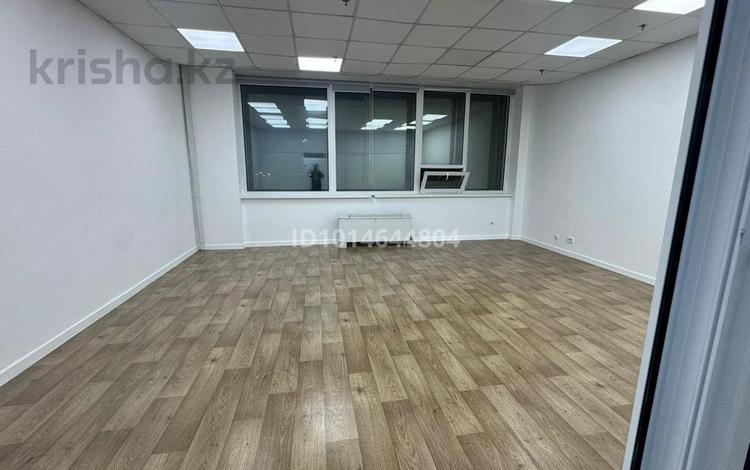 Офисы, образование, кабинеты и рабочие места, студии · 243 м² за 2 млн ₸ в Астане, Есильский р-н — фото 2