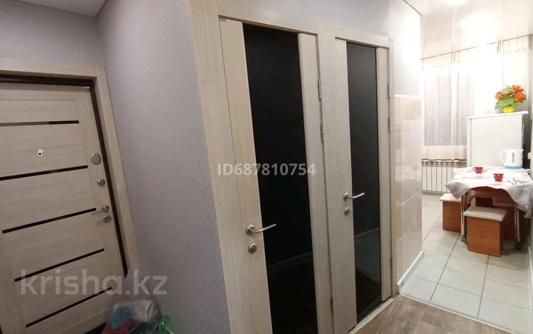 2-комнатная квартира · 40 м² · 4/5 этаж, Пришахтинск, 23й микрорайон за 11 000 ₸ в Караганде, Алихана Бокейханова р-н — фото 2