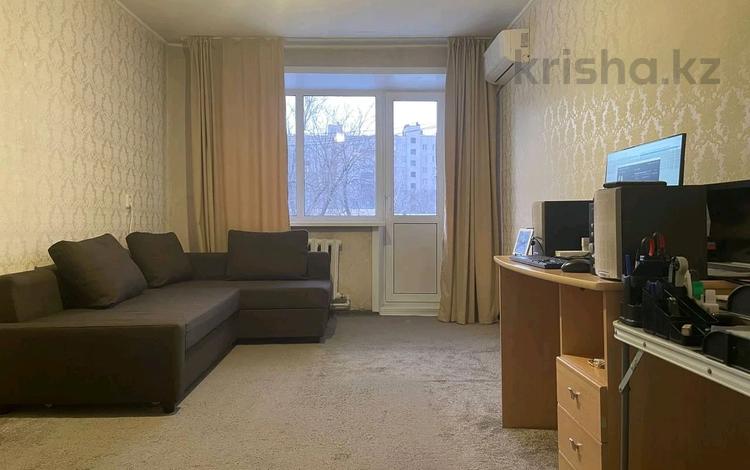 2-комнатная квартира, 41 м², 3/5 этаж, мкр Новый Город, 6 микрорайон 2 за 15.6 млн 〒 в Караганде, Казыбек би р-н — фото 2