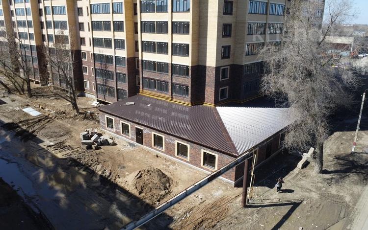 Еркін, дүкендер мен бутиктер, қоғамдық тамақтану орны, сұлулық салондары, медорталықтар мен дәріханалар, білім орталықтары, ойын-сауық · 410 м², бағасы: 125 млн ₸ в Уральске — фото 11