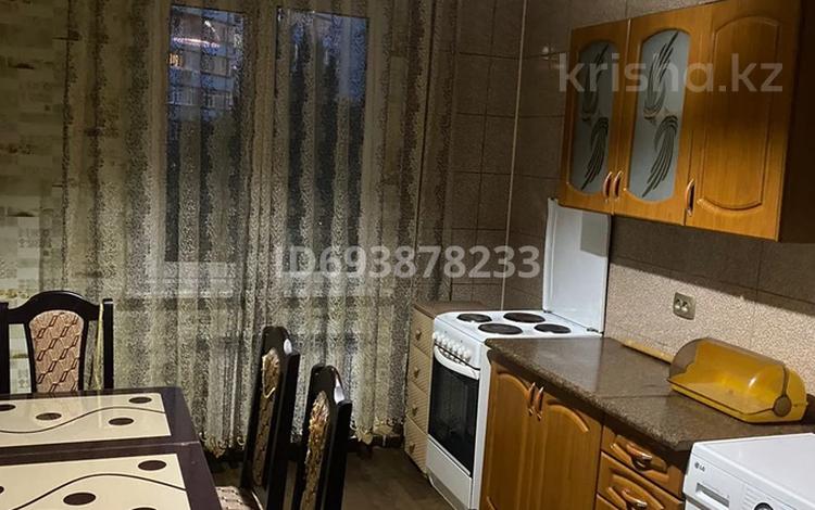 2-комнатная квартира, 70 м², 4/9 этаж помесячно, мкр Кулагер 12 — Серикова