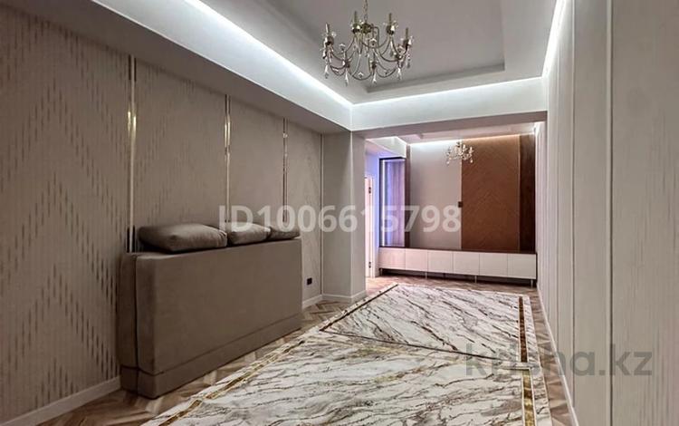 2-комнатная квартира · 82 м² · 9/12 этаж, 17-й мкр 48 за 300 000 ₸ в Актау — фото 2