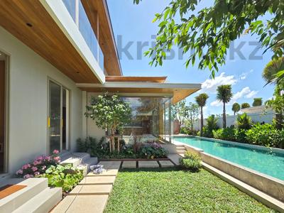 Отдельный дом · 4 комнаты · 540 м² · 5.64 сот., Чернгталай за 647.2 млн 〒 в Пхукете