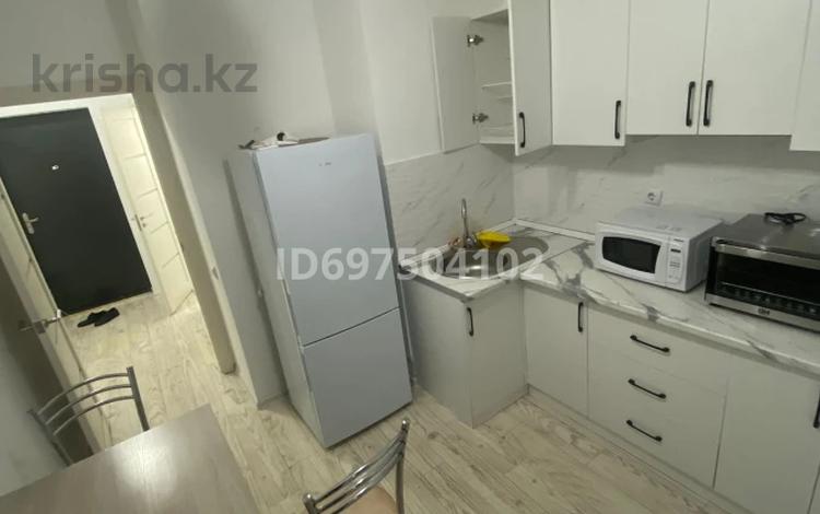 2-комнатная квартира, 47 м², 5/9 этаж помесячно, Райымбек батыра 275 за 210 000 〒 в  — фото 2