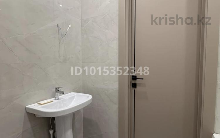 2-комнатная квартира · 60 м² · 6/9 этаж, мкр Юго-Восток, 28й микрорайон Шахтеров 31/2 — Парк Победы, маг 12 месяцев за 300 000 ₸ в Караганде, Казыбек би р-н — фото 2