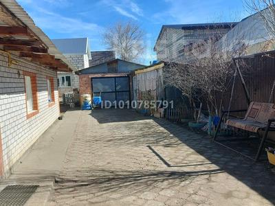 Отдельный дом · 6 комнат · 70 м² · 6.5 сот., М.Макатаева 79 — Бывшая озерная за 45 млн ₸ в Актобе, мкр Москва