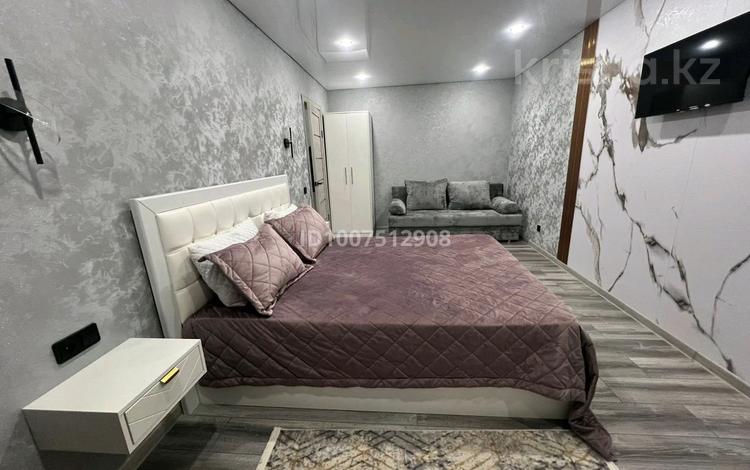 1-бөлмелі пәтер · 40 м² · 8/9 қабат, мкр 11 100, бағасы: 12 000 ₸ в Актобе — фото 2