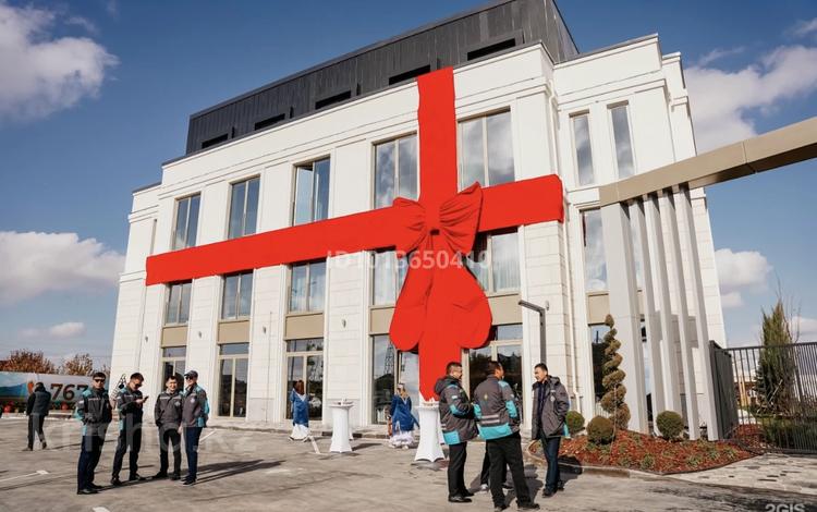 Еркін, кеңселер, дүкендер мен бутиктер, қоймалар, жқб, автосервистер мен көлік жуу, қоғамдық тамақтану орны, сұлулық салондары, ауыл шаруашылығы, монша, қонақ үй және демалыс орындары, фитнес және спорт, медорталықтар мен дәріханалар, білім орталықтары, ойын-сауық, конференц-залдар, кабинеттер және жұмыс орындары, студиялар · 146 м², бағасы: 1 млн ₸ в Шымкенте, Каратауский р-н — фото 2