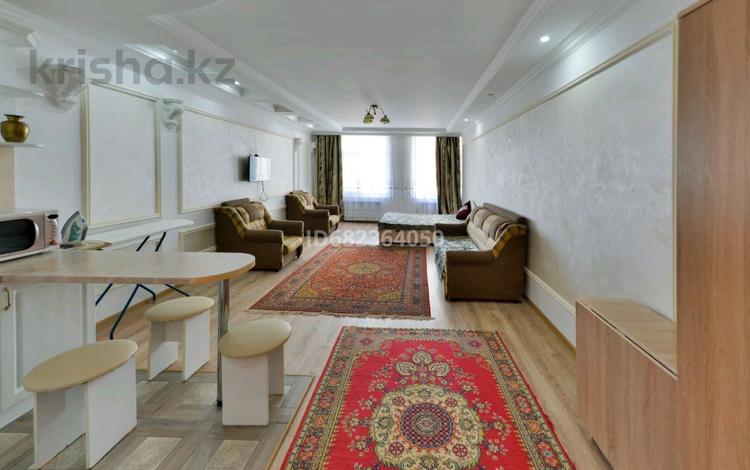 1-комнатная квартира, 45 м² по часам, Сатпаева 24 — Рахмет торговый дом за 1 000 〒 в Астане, Алматы р-н — фото 2
