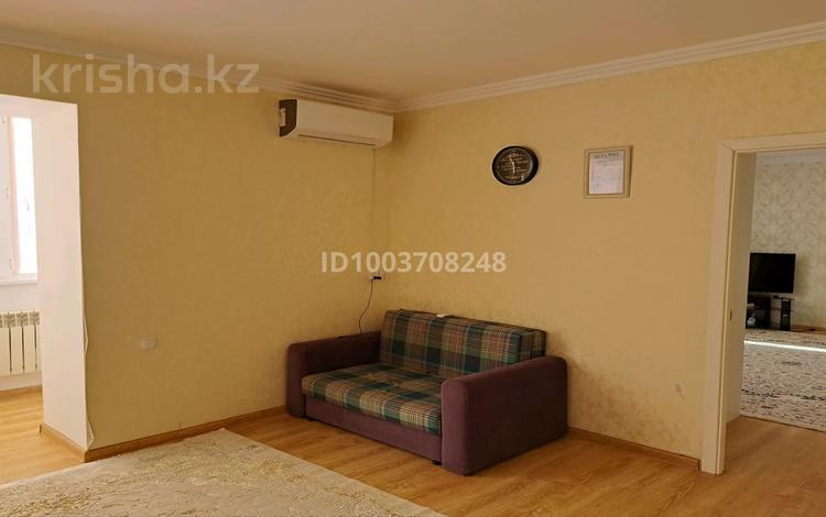 2-бөлмелі пәтер · 60 м² · 3/5 қабат, Астана ш/а. 5/1 — Парк, Салтанат сарайы, ресторан Домбыра, бағасы: 27 млн ₸ в Уральске, мкр Астана — фото 2