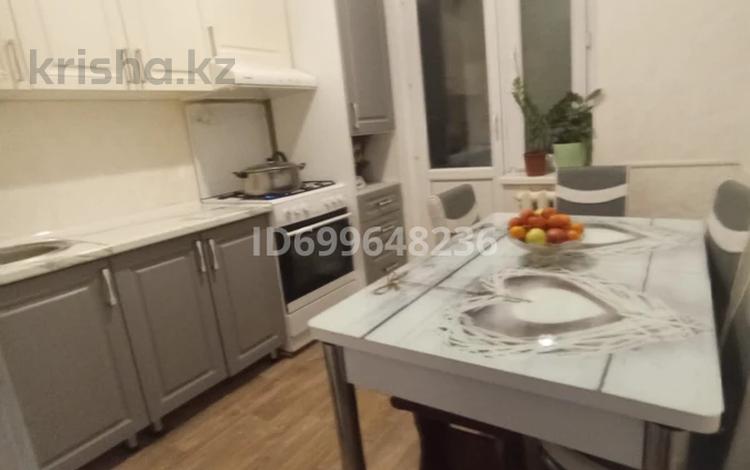 3-бөлмелі пәтер · 62.2 м² · 5/5 қабат, Мкрн. Мынбулак 2 — Сейфуллина , Момышулы, бағасы: 18 млн ₸ в Таразе — фото 2