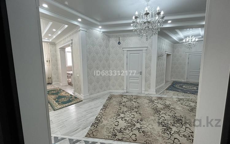 5-комнатная квартира, 160 м², 2/10 этаж, 19-й мкр 35