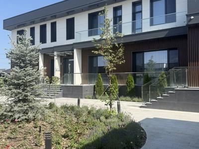 Отдельный дом · 10 комнат · 1000 м² · 20 сот., Кобланды батыра 32 за 900 млн ₸ в Туздыбастау (Калинино)