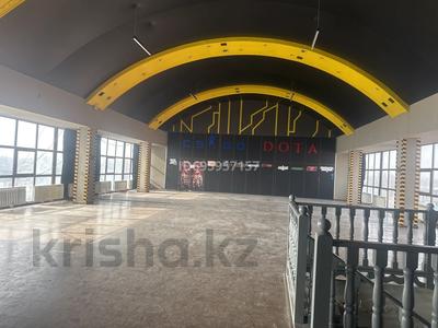 Свободное назначение, офисы, магазины и бутики, общепит, салоны красоты, бани, гостиницы и зоны отдыха, фитнес и спорт, образование, развлечения, конференц-залы, кабинеты и рабочие места, студии · 80 м² за 200 000 〒 в Таразе