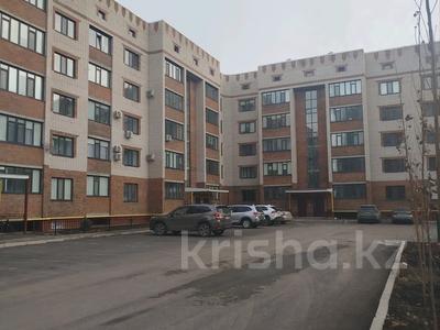 2-бөлмелі пәтер · 81 м² · 5/6 қабат, мкр. Алтын орда, Таульсездик, бағасы: 22 млн ₸ в Актобе
