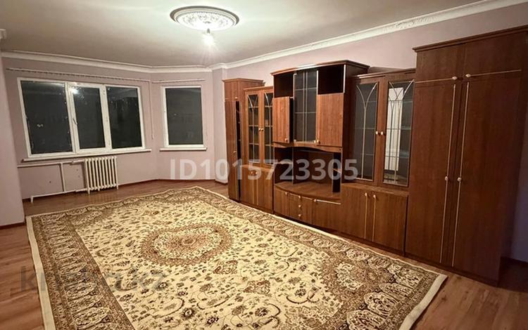 3-комнатная квартира · 110 м² · 8/9 этаж, мкр. Алмагуль, Алмагул 4 за 220 000 ₸ в Атырау — фото 2