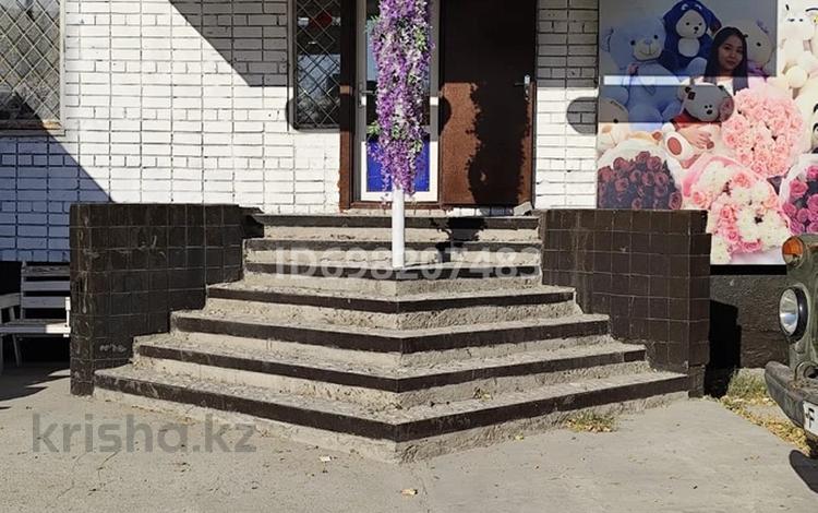 Свободное назначение, офисы, магазины и бутики, общепит, салоны красоты, медцентры и аптеки, образование, конференц-залы, кабинеты и рабочие места, студии · 47 м² за 600 000 〒 в Семее — фото 2