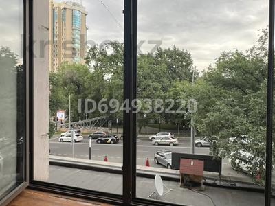 2-комнатная квартира · 50 м² · 3/4 этаж, Аблай хана 121 — Кабанбай батыра за 99 млн ₸ в Алматы, Алмалинский р-н