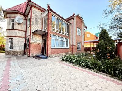 Отдельный дом · 8 комнат · 240 м² · 10 сот., Бастау 17 — Бастау/ Өркен(6/7 мкрн)новая площадь, НИШ за 130 млн 〒 в Уральске