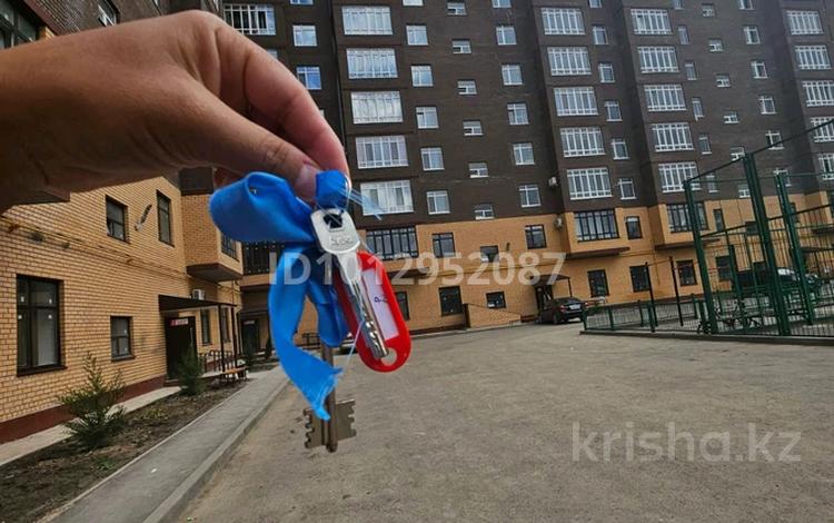 2-бөлмелі пәтер · 85.2 м² · 4/10 қабат, мкр Строитель, Абулхаирхана 147, бағасы: 35 млн ₸ в Уральске — фото 2
