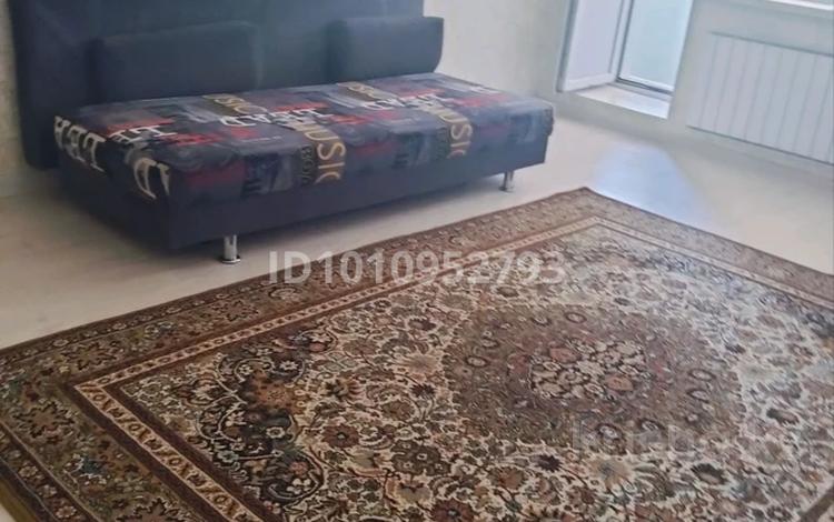 2-бөлмелі пәтер · 72 м² · 8/9 қабат, мкр 12 22, бағасы: 13 000 ₸ в Актобе — фото 2