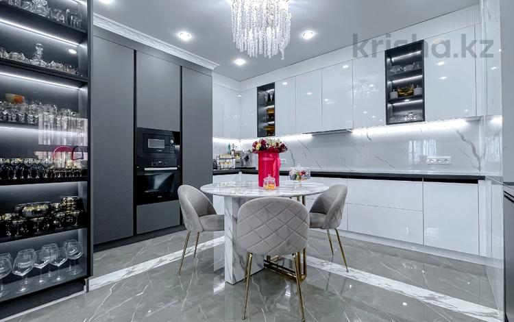 4-комнатная квартира · 200 м² · 7/13 этаж, Бузурбаева 33а за 205 млн ₸ в Алматы, Медеуский р-н — фото 2