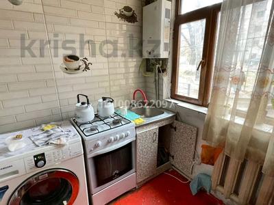 4-бөлмелі пәтер · 60 м² · 1/4 қабат, Алдиярова 12Д 1 — Қазына сауда үйіне қарама қарсы көше, бағасы: 19 млн ₸ в Шымкенте, Енбекшинский р-н