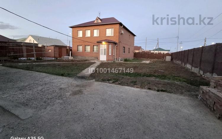Отдельный дом · 5 комнат · 229 м² · 10 сот., мкр Жумыскер, Куныскерей Кожаахметулы 75 — С маг. Гастроном налево за 45 млн 〒 в Атырау — фото 2