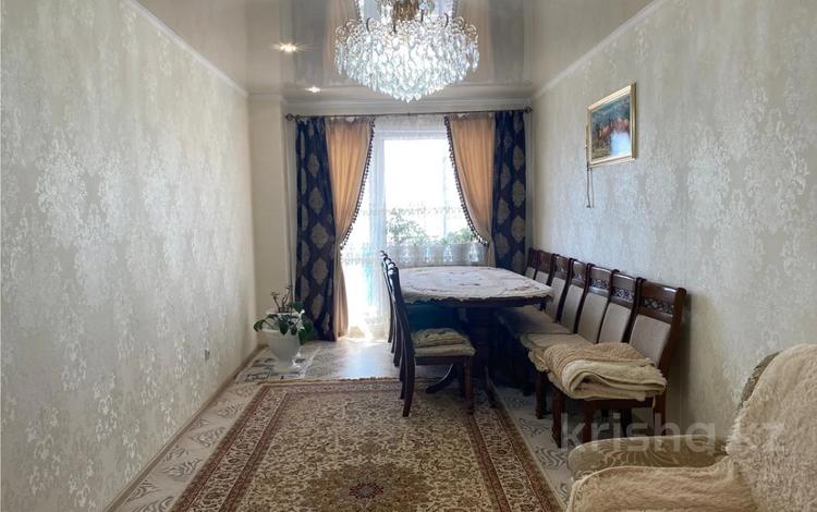 3-комнатная квартира · 86 м² · 10/12 этаж, мкр Юго-Восток, Республики — Ледовый дворец спорта "Караганда-Арена", Карагандинская городская мечеть №1 за 28.5 млн ₸ в Казыбек би р-н — фото 2