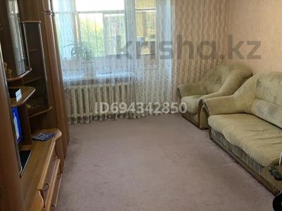 2-бөлмелі пәтер, 50 м², 2/6 қабат тәулігіне, Баймагамбетова 169 — Дом напротив гимназии им.Горького, бағасы: 18 000 〒 в Костанае