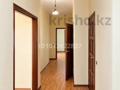 3-бөлмелі пәтер · 120 м² · 9/10 қабат, Абая 28а — Драма театр, бағасы: 47 млн ₸ в Атырау
