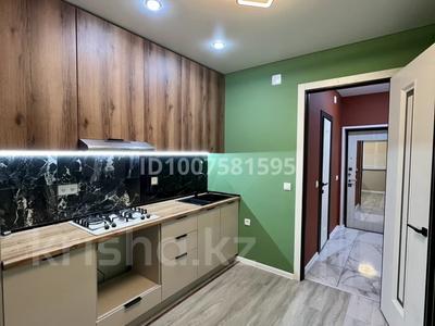 Отдельный дом · 2 комнаты · 100 м², мкр Аксай-2, 7 6 — Жайлы Мектеп, Садик за 200 000 〒 в Атырау