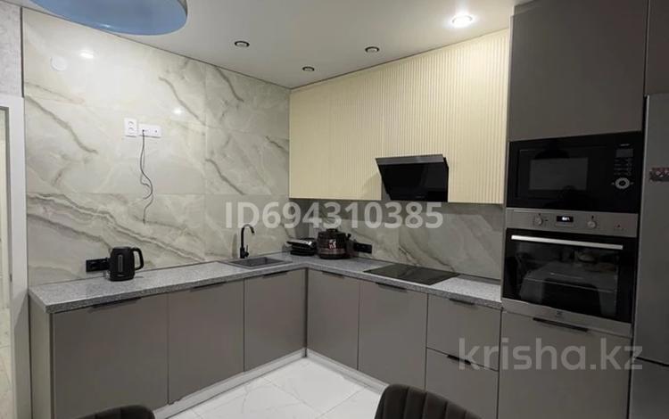 4-комнатная квартира · 110 м² · 6/9 этаж, мкр Юго-Восток, Муканова 82 за 50 млн ₸ в Караганде, Казыбек би р-н — фото 20