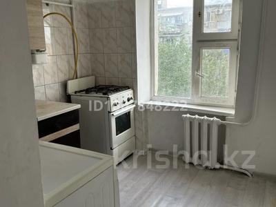 2-комнатная квартира · 32 м² · 4/5 этаж, Баймуханова 37 за 140 000 〒 в Атырау, мкр Привокзальный-1