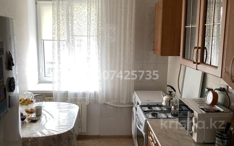 3-комнатная квартира · 56.5 м² · 5/5 этаж, мкр 8 за 28 млн ₸ в Актобе — фото 2