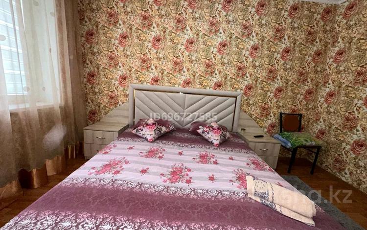 3-бөлмелі пәтер · 70 м² · 1/5 қабат, 7-ш/а. 17 — Вечный огонь ренессанс самолетик, бағасы: 200 000 ₸ в Актау, 7-й мкр — фото 2