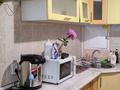 3-бөлмелі пәтер · 70 м² · 1/5 қабат, 7-ш/а. 17 — Вечный огонь ренессанс самолетик, бағасы: 200 000 ₸ в Актау, 7-й мкр — фото 17