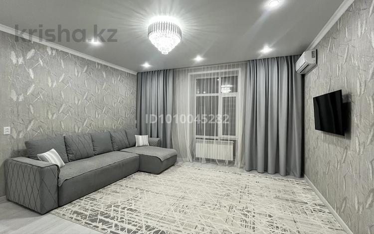 3-бөлмелі пәтер · 80 м² · 10/10 қабат, Микрорайон Байкена Ашимова 21, бағасы: 43.5 млн ₸ в Караганде — фото 2