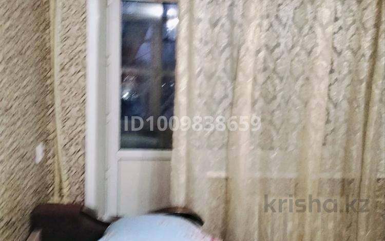 1-комнатная квартира · 35 м² · 4/5 этаж, Майкудук, Майкудук, 12й микрорайон 1 — Горняк за 9 000 ₸ в Караганде, Алихана Бокейханова р-н — фото 2