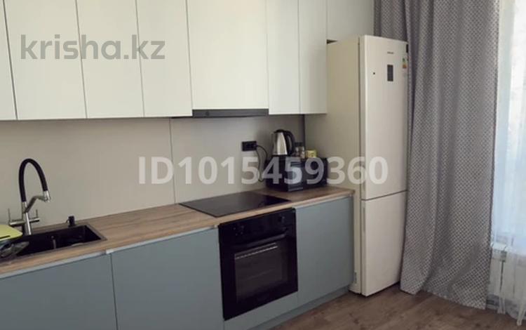 1-комнатная квартира · 46.5 м² · 15/16 этаж, мкр Уркер 9/1в за 300 000 ₸ в Астане, Нура р-н — фото 2