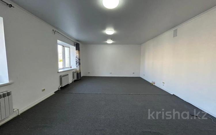 Свободное назначение · 151 м² за 450 000 ₸ в Актобе — фото 2