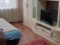 1-комнатная квартира · 35 м² · 4/5 этаж, Майкудук, 12й микрорайон 1 за 8 000 ₸ в Караганде, Алихана Бокейханова р-н