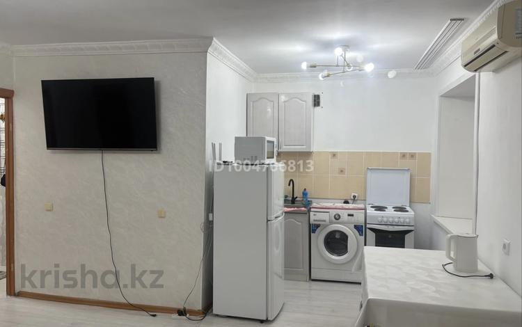 2-бөлмелі пәтер · 45 м² · 2/5 қабат, Желтоксан 14 — В центре Дк, рядом озера, парк, бағасы: 160 000 ₸ в Балхаше — фото 16