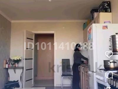 1-комнатная квартира · 60 м² · 5/9 этаж, Кунаева 1/7 82 — 8 школа за 15 млн 〒 в Актобе, мкр. Курмыш
