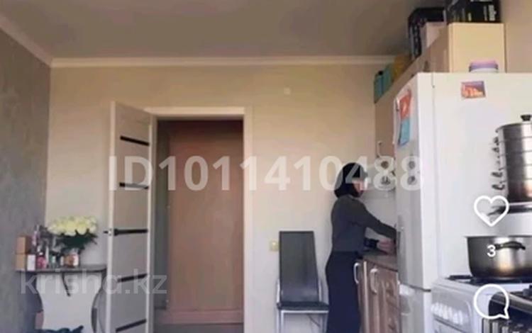 1-комнатная квартира · 60 м² · 5/9 этаж, Кунаева 1/7 82 — 8 школа за 15 млн 〒 в Актобе, мкр. Курмыш — фото 2