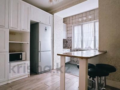 3-бөлмелі пәтер, 90 м², 1/6 қабат, мкр Самал-1 38, бағасы: 75 млн 〒 в Алматы, Медеуский р-н