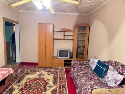 2-бөлмелі пәтер, 54 м², 4/4 қабат, Казыбек би 108, бағасы: 14.8 млн 〒 в Таразе